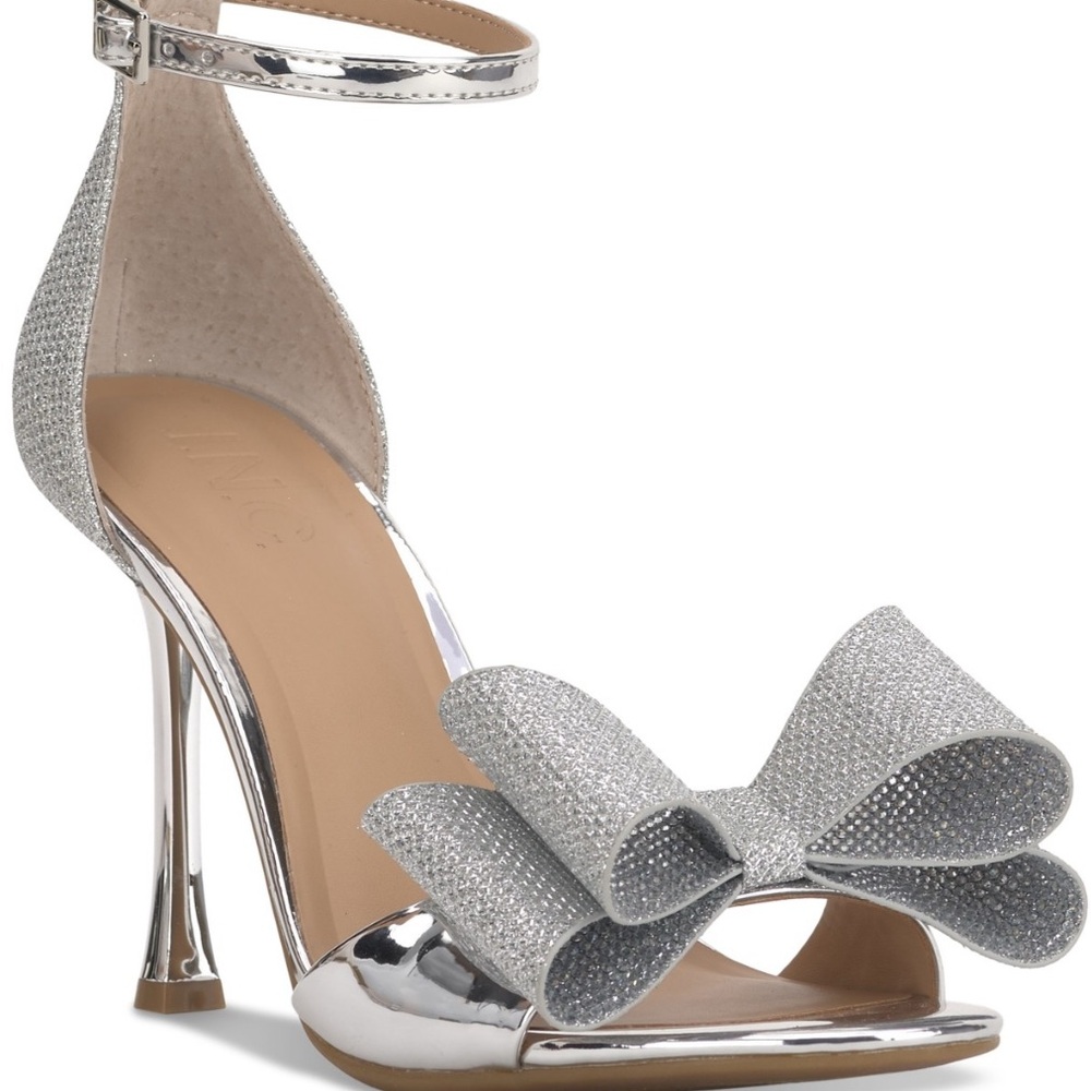 I.N.C. International Concepts Naasira Bow. Size 9.5